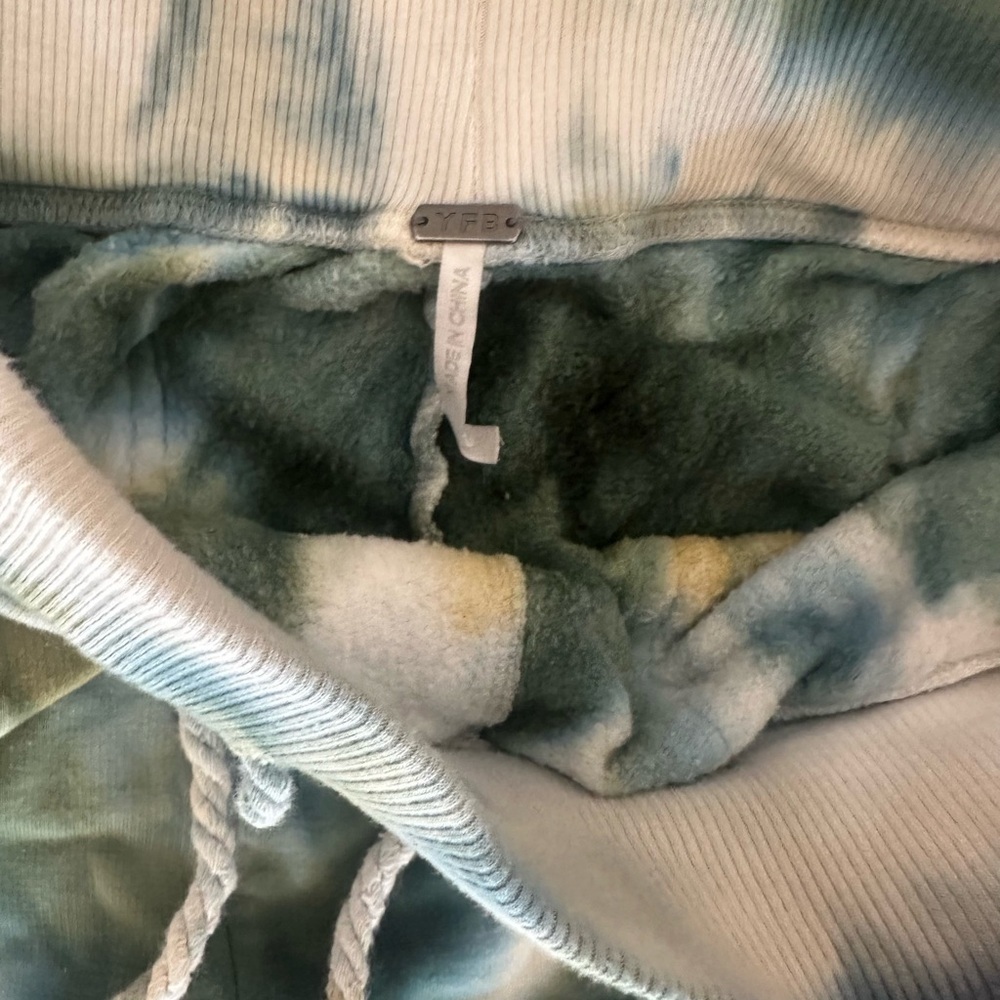 YFB Coraline Green Tie Dye Soft Knit Sweatshirt & Pants Sz Small - Picture 7 of 9